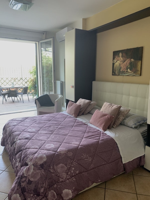 1 bedroom, iron/ironing board, bed sheets