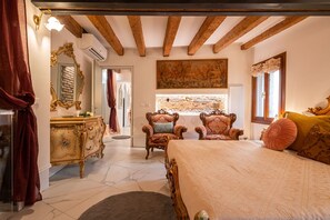 2 Schlafzimmer, Zimmersafe, Schreibtisch, schallisolierte Zimmer