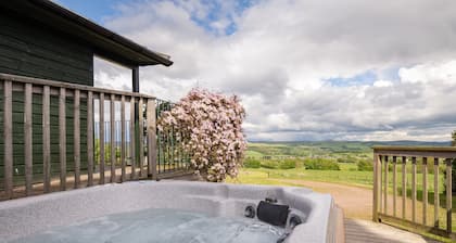 Luxury 5-Star Lodge with Hot Tub & Breathtaking Views – Sleeps 2 ✨