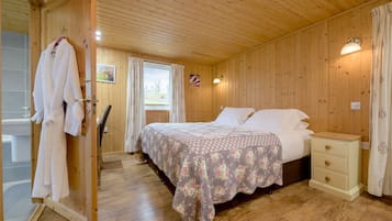 2 bedrooms, free WiFi, bed sheets, wheelchair access