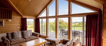The Buchanan - sleeps 6 guests  in 3 bedrooms with hot tub - 5 star award winning lodges