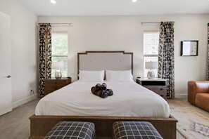 3 slaapkamers, een strijkplank/strijkijzer, wifi, beddengoed