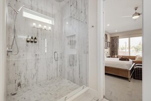 Bathtub, hair dryer, towels, shampoo