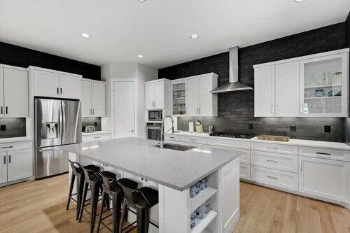 Modern Luxury Townhouse | Uptown & Attractions