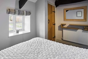 2 bedrooms, iron/ironing board, travel crib, free WiFi