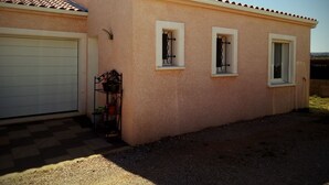 Exterior - sur une Colline Belle vue (La palme)