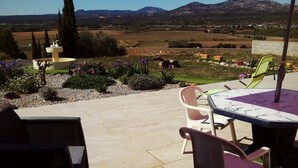 Outdoor dining - sur une Colline Belle vue (La palme)