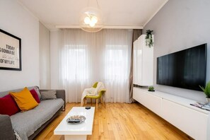 Smart TV, Netflix, DVD player, books - Le Cwtch - Beautiful 1 bed apartment (Cardiff)