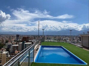 Piscina all'aperto, una piscina riscaldata
