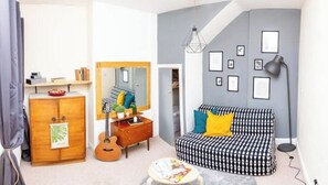 Smart TV, fireplace, books