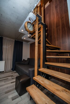 Classic Villa | Living area | 20-inch TV with digital channels, DVD player, first-run movies