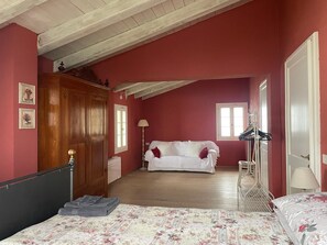 3 bedrooms, iron/ironing board, travel crib, free WiFi