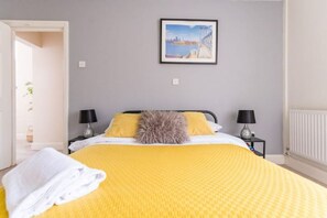 2 bedrooms, travel cot, WiFi, wheelchair access - The Ella Fitzgerald - Modern, Central 2 BD flat. (Cardiff)