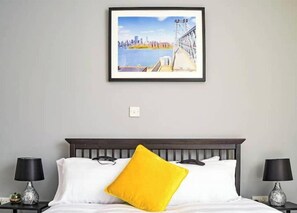 2 bedrooms, travel cot, WiFi, wheelchair access - The Ella Fitzgerald - Modern, Central 2 BD flat. (Cardiff)