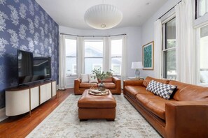 Televisión y oficina 