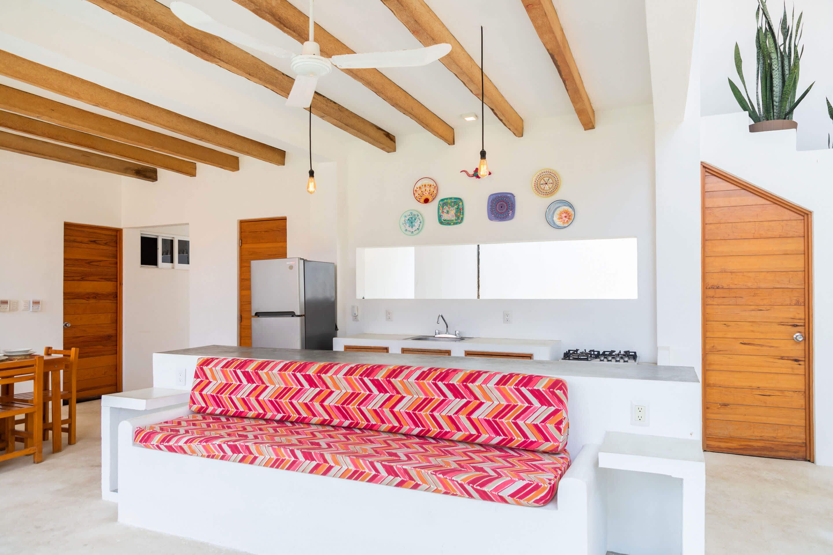 Beach Getaway + Pool, BBQ & Walk to Playa Zicatela