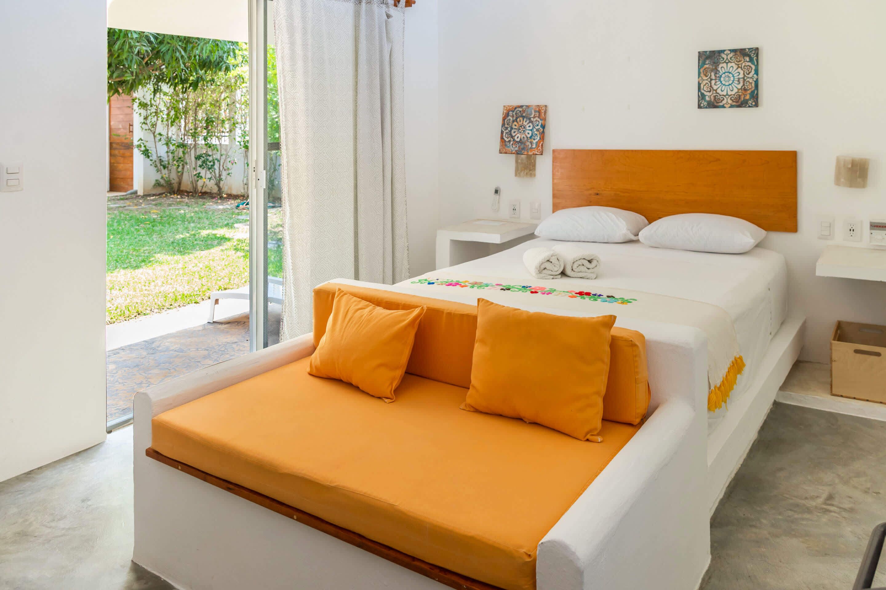 Beach Getaway + Pool, BBQ & Walk to Playa Zicatela