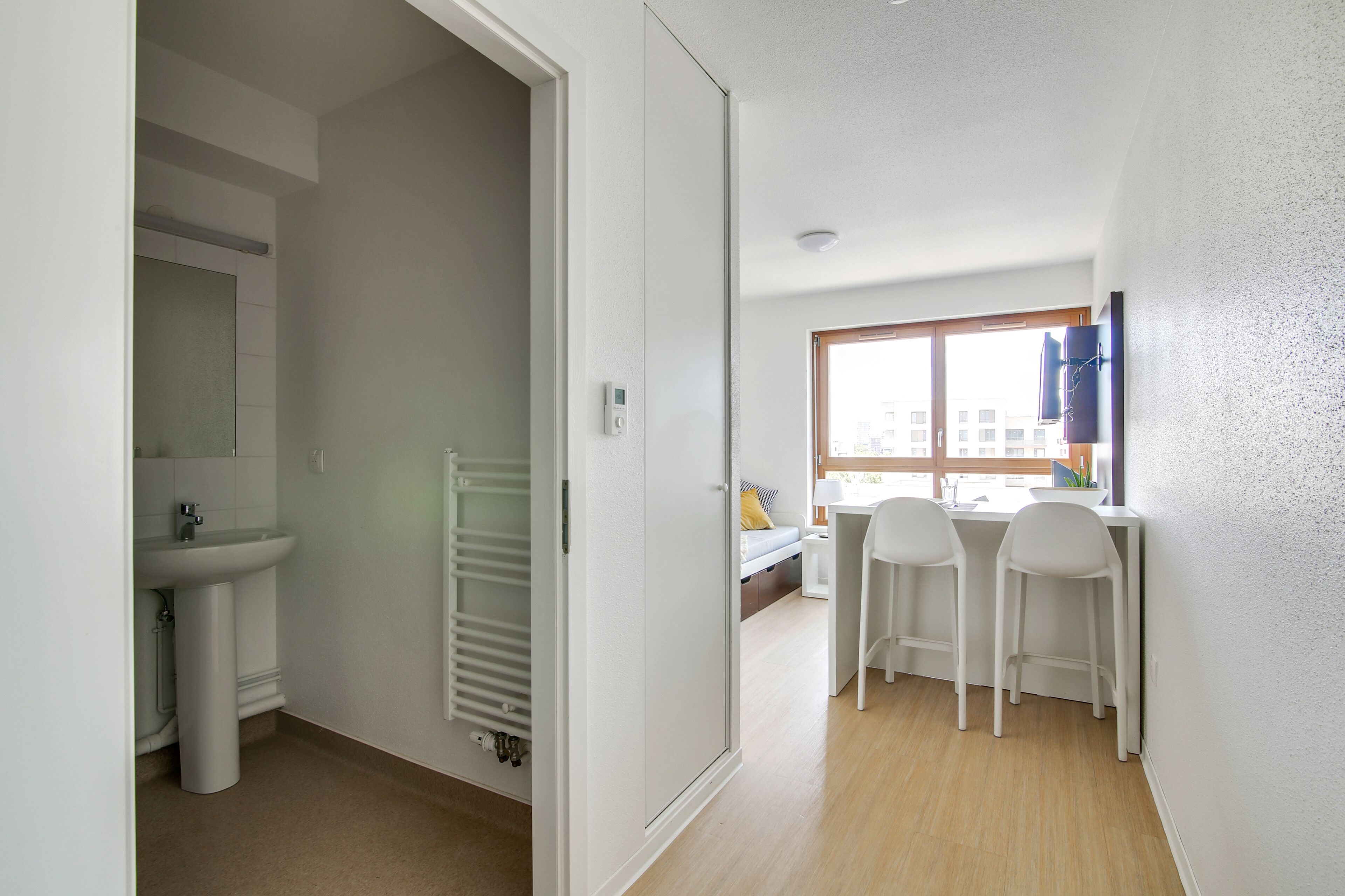 Individually furnished, laptop workspace, free WiFi, bed sheets