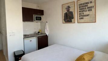 Superior Studio | Individually furnished, laptop workspace, soundproofing, free WiFi