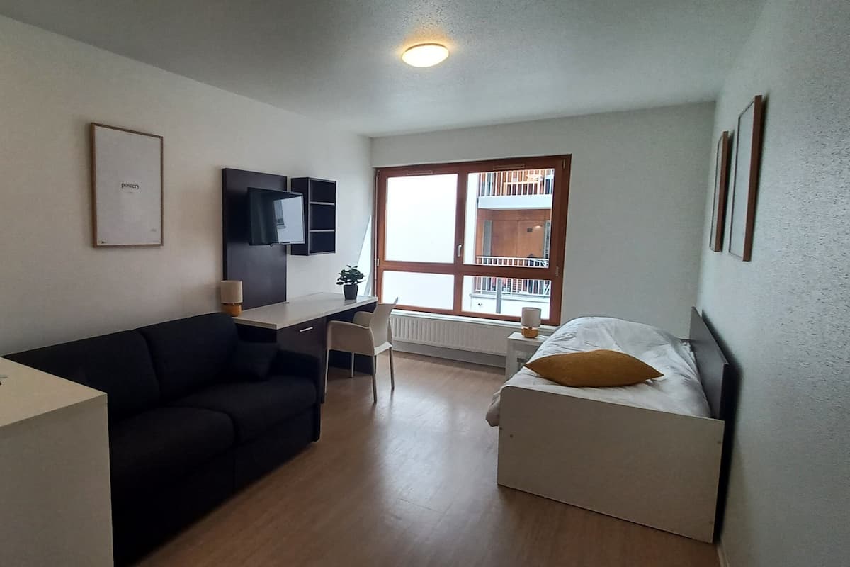 Familie driepersoonskamer, meerdere bedden | Individueel gemeubileerd, een laptopwerkplek, gratis wifi, beddengoed