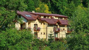 المنشأة من الخارج