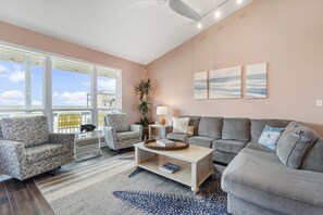 TV - Gratitude Island-Gulf View Private Home with Heated Pool and Hot Tub! (Navarre)