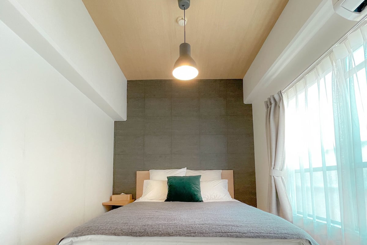 Basic Apartment | 3 bedrooms, pillowtop beds, iron/ironing board, free WiFi