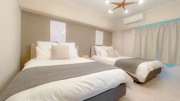 Deluxe-huoneisto | 3 makuuhuonetta, pillowtop-patjalliset sängyt, silitysrauta/-lauta