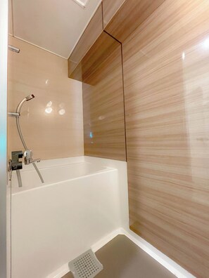 Basic Apartment | Bathroom