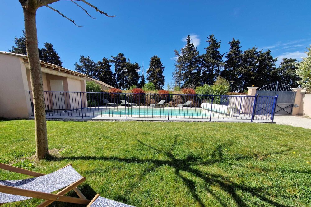 Quiet villa with swimming pool Near the Golf