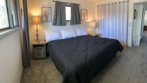 3 bedrooms, desk, iron/ironing board, travel crib - Garland Charmer (Spokane)