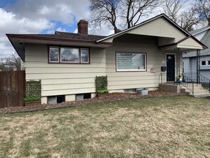 Exterior - Garland Charmer (Spokane)