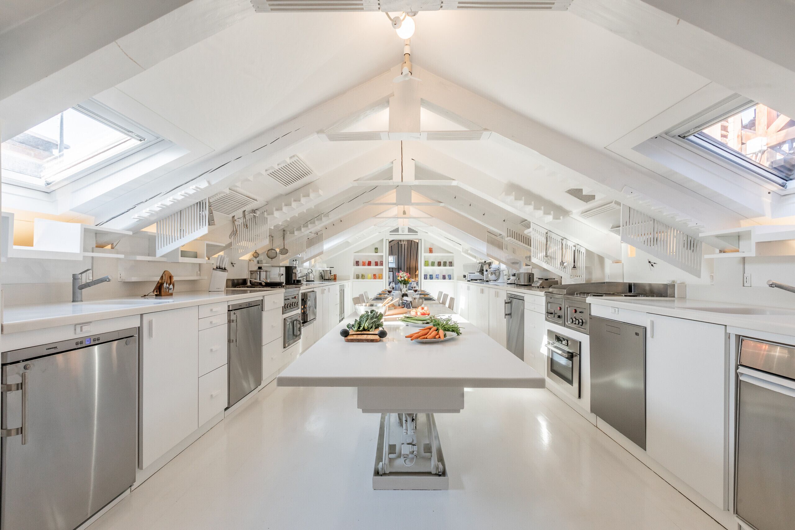 ثلاجة، ميكروويف، فرن، غسالة أطباق