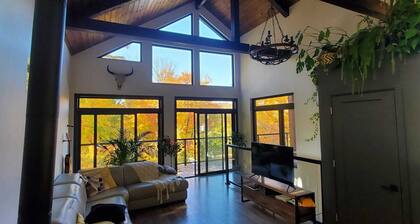 Chalet Mountain bike and Ski Bromont: Elegant, Cozy and Convenient