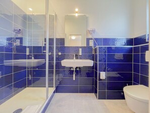 Habitación doble, patio | Baño