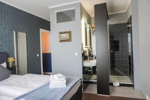 Chambre Double Confort | Coffres-forts dans les chambres, rideaux occultants