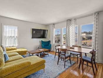 Centrally Located Bright 2 Bedroom 2 Duplex by Redawning