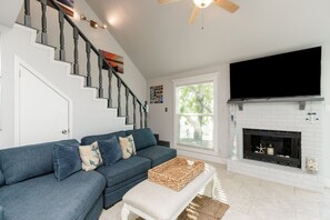 TV - Pet-Friendly Waterfront Condo with Pool, Fishing Dock (Corpus Christi)