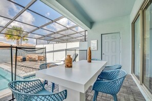 Townhome, 5 Bedrooms | Dining
