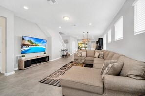 Villa, 5 Bedrooms | Living area