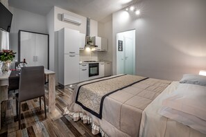 Standard Studio | Down comforters, minibar, desk, soundproofing - Residenza Fanti (Florence)