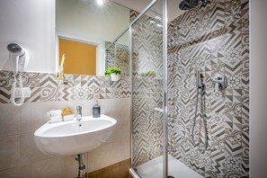 Standard Double or Twin Room | Down duvets, minibar, desk, soundproofing - Residenza Fanti (Florence)