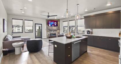 Jordanelle Mountain Paradise 204 3 Bedroom Condo by RedAwning