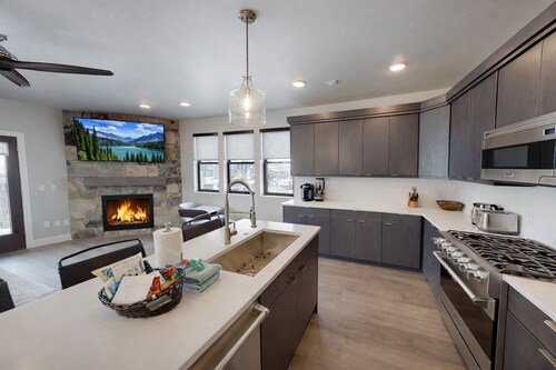 Jordanelle Mountain Paradise 204 3 Bedroom Condo by RedAwning