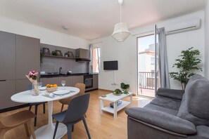 TV, offices - 3BD for Families in Poblenou next to the beach! (Barcelona)