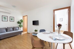 Interior - Sunny 3BD for Families in Poblenou next to the sea! (Barcelona)