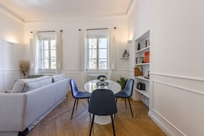 奢華公寓 | 起居區 | 40-吋平面電視、數位頻道、電視