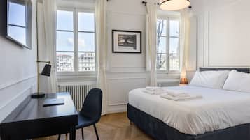 Luxury Apartment | 2 bedrooms, premium bedding, down duvets, individually decorated