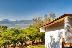 Property grounds - Luxury 3BR Cabin, Lakeview in Valle de Bravo (El Santuario)