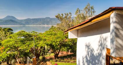 Luxury 3BR Cabin, Lakeview in Valle de Bravo